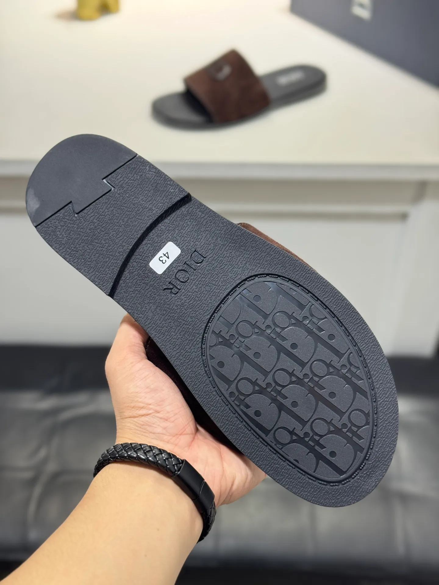 Men's men's shoes 💰320 [New style] 🦇🦇𝐂𝐡𝐫𝐢𝐬𝐭𝐢𝐚𝐧 𝐃𝐢𝐨𝐫 Dior slippers - the latest hot sandals, classic sandals, original replicas, super durable and versatile, cowhide leather with hardware accessories, very comfortable on the feet Look slim and white. Original molded outsole size: 38-44 (.45. Customized